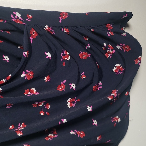 🎅4/10🎅🌷41 Hawthorn sleeveless floral blouse with cinched side in Large🌷 - Picture 6 of 8